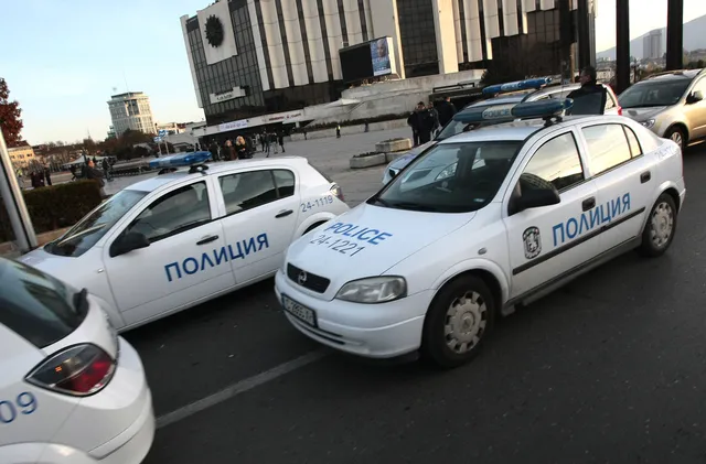 САМО В News24sofia.eu! Момчета с черни маски нападнаха младежи край фонтана на НДК заради различия във външния вид