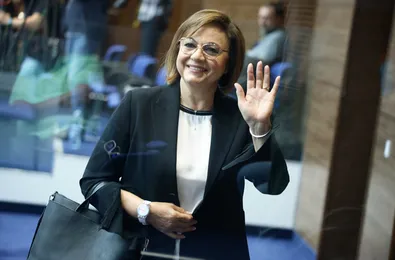 Корнелия Нинова разкри данни за високите заплати в държавни дружества