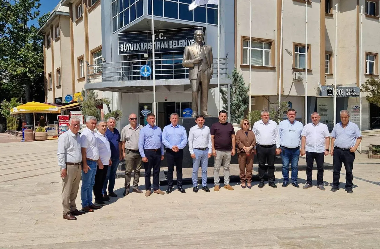Делегация на ДПС проведе срещи с местната власт и изселници в Бюйюккаръщъран