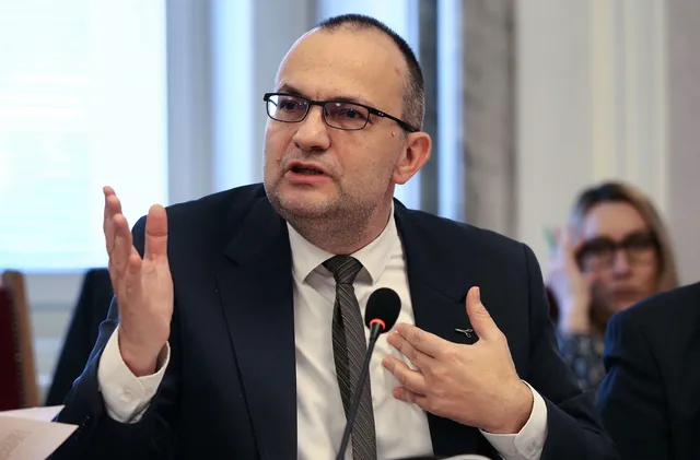 Мартин Димитров: Бюджетът трупа дългове, но реформи липсват