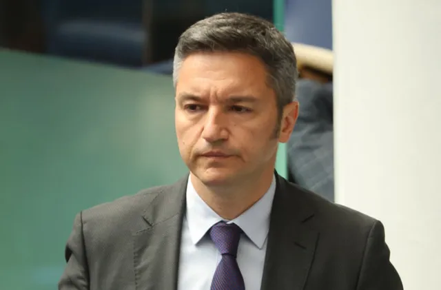Вигенин: Самолетите на САЩ в „Безмер“ въвличат България във война