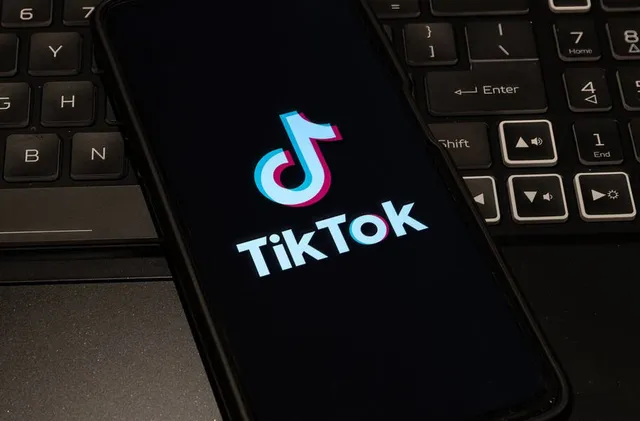 ЕС обвини TikTok, че излага децата на риск 