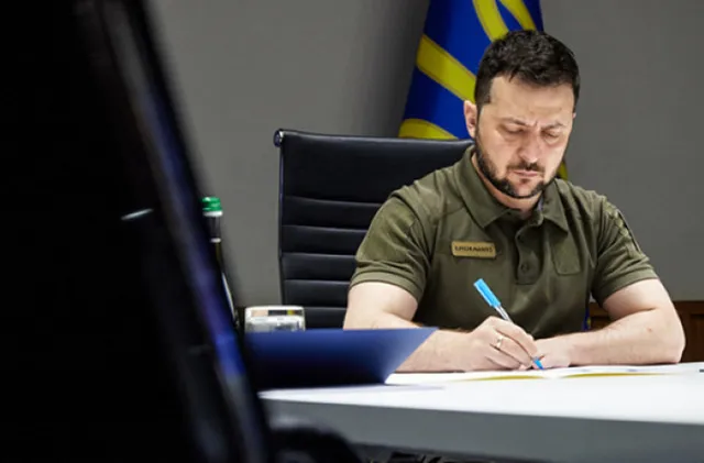 Зеленски удължи военното положение и мобилизацията в Украйна до октомври 2026 г.