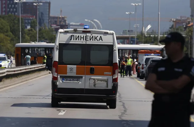 Директорът на СДВР: Подозираме техническа неизправност за катастрофата с автобуса в София, експертизи ще покажат причината