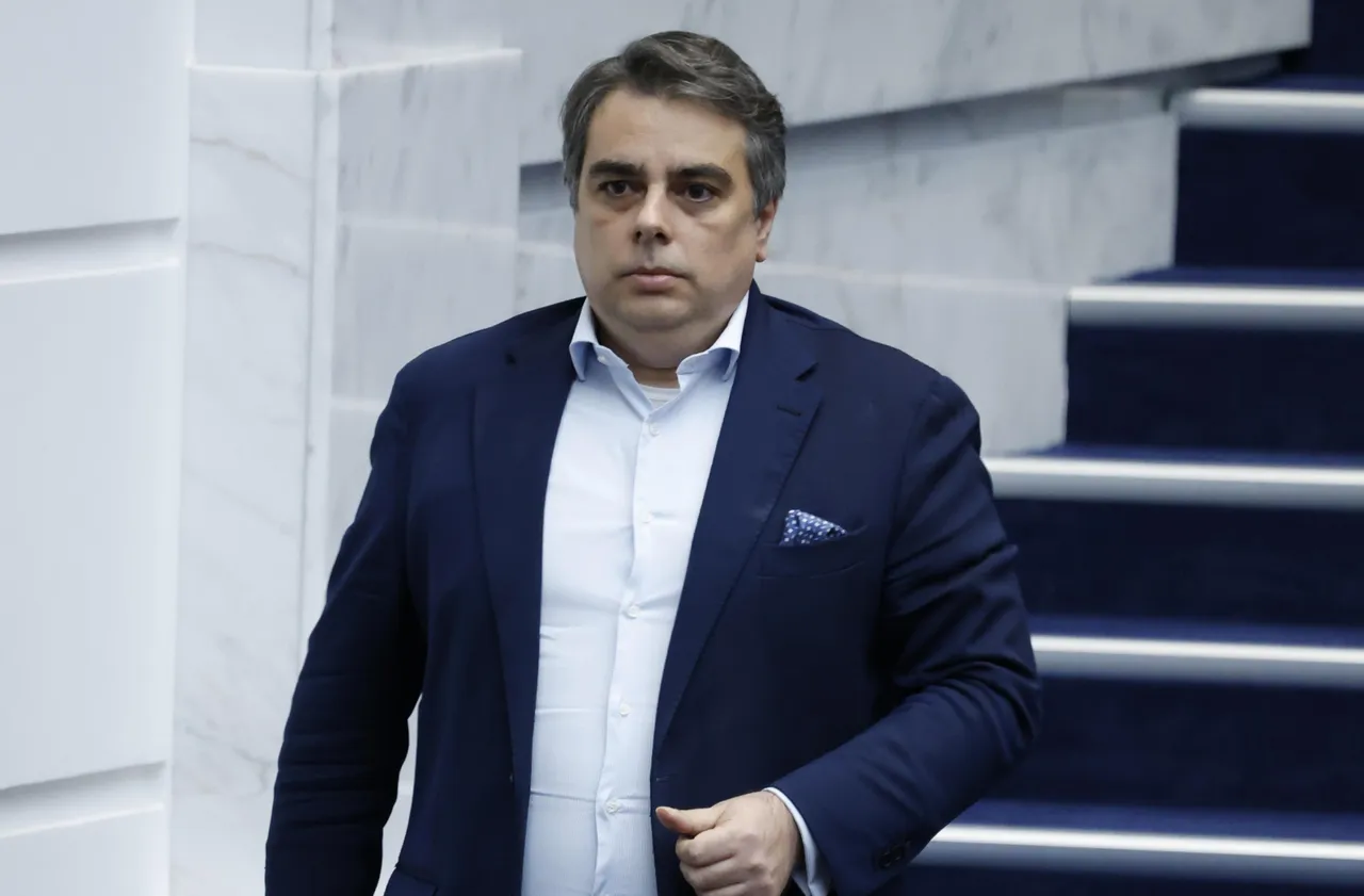 „Перо по перо“: Асен Василев с послание чрез вратовръзките
