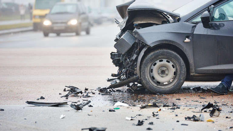 Шофьор удари три коли при гонка с полицията в Бургас