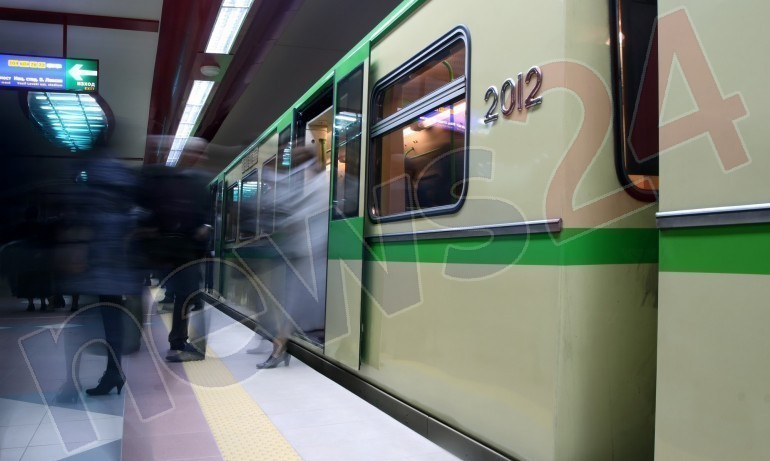 Седалките в един от вагоните на столичното метро са нарязани