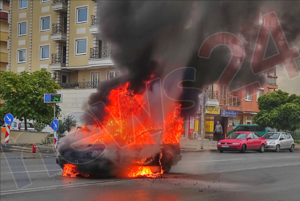 ПЪРВО В NEWS24sofia.eu TV! Кола горя като факла до метростанция „Бели Дунав“ в квартал „Надежда“ 1 (СНИМКИ/ВИДЕО)