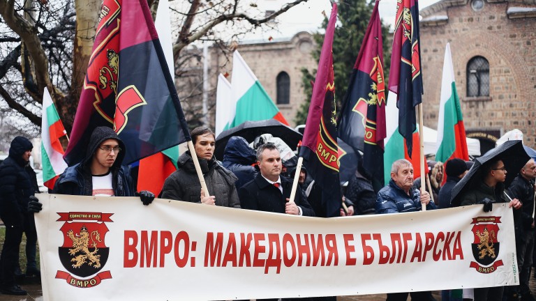 ВМРО иска от правителството референдум за РСМ, започва подписка (СНИМКИ)