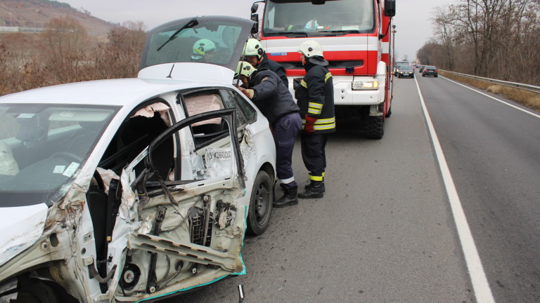 Катастрофа затвори пътя София-Варна, има загинал