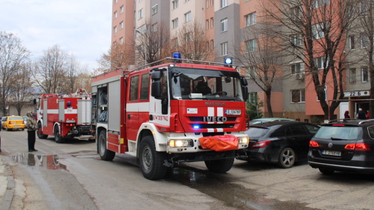Пожар избухна в гимназия в Бургас