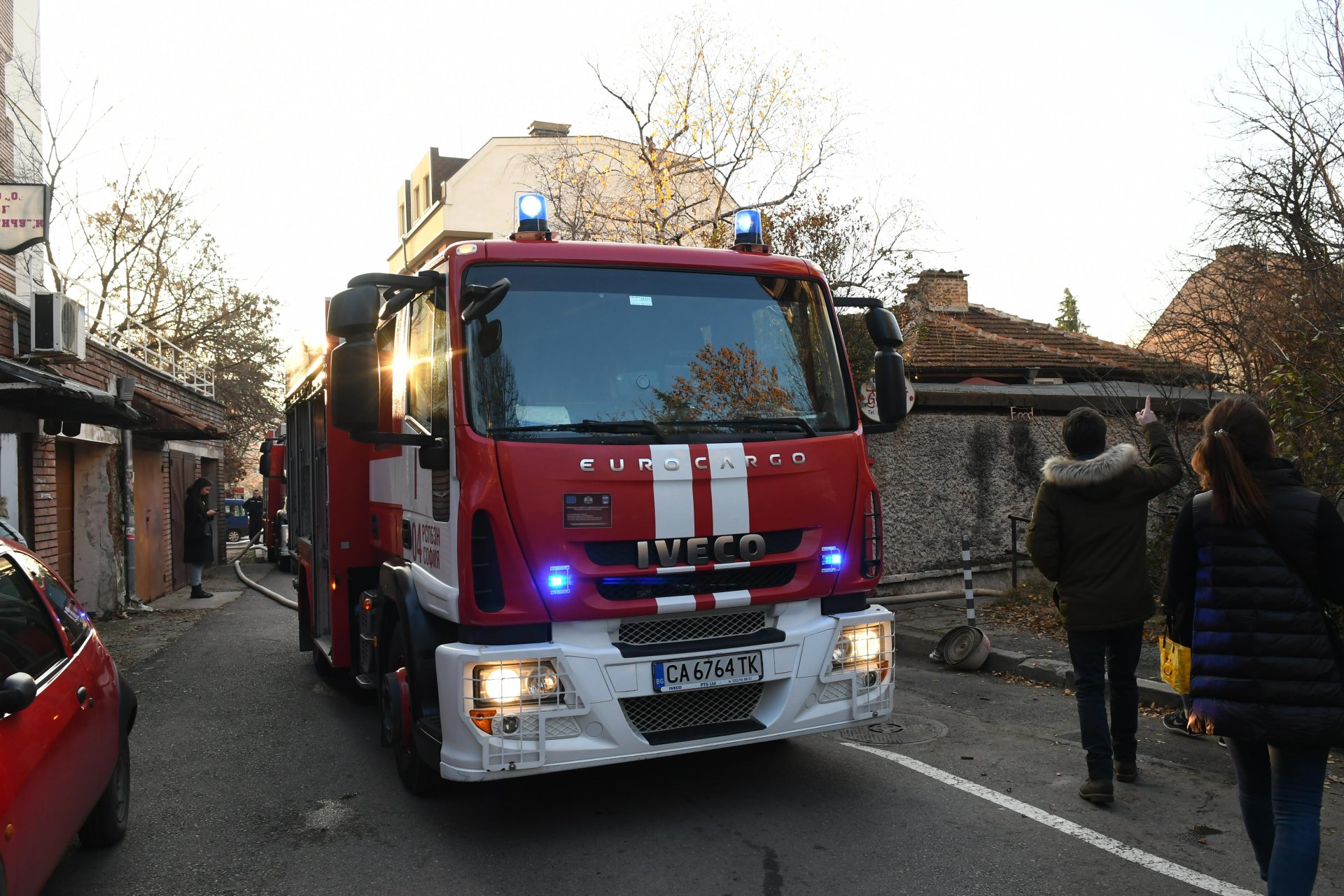 Пожар в офисна сграда и складово помещение в Благоевград. Сигналът