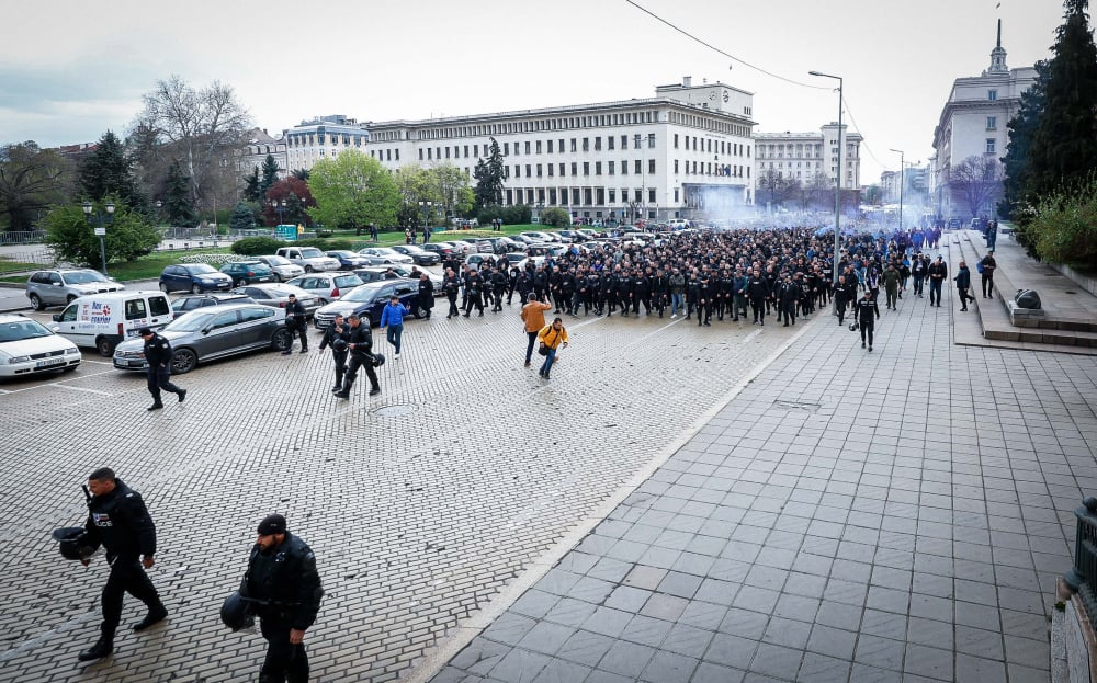 Феновете на Левски се подготвиха с шествие по улиците на