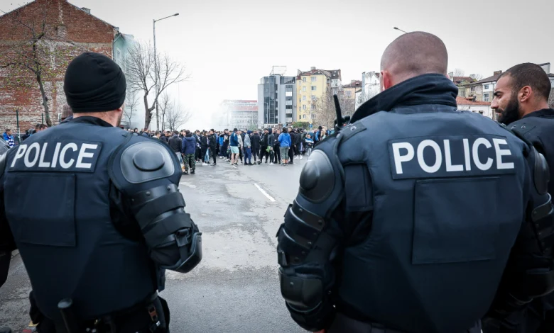 Полицията задържа фен пред сектор В на Националния стадион Васил