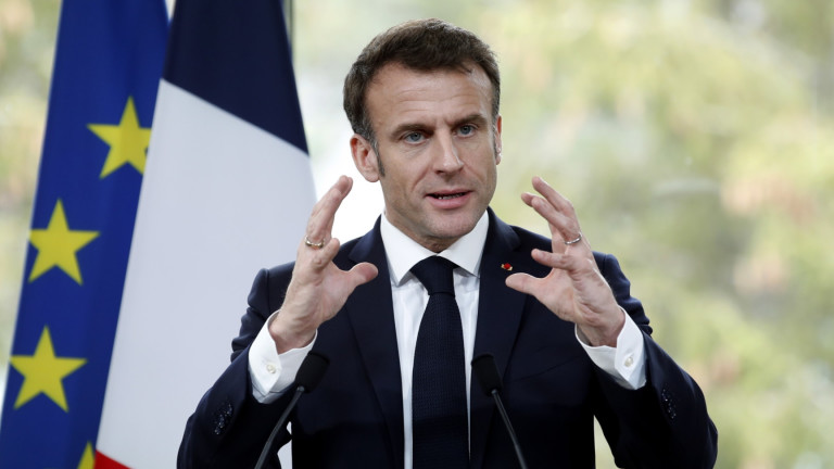 Френският президент Еманюел Макрон превърна в закон изключително непопулярната пенсионна