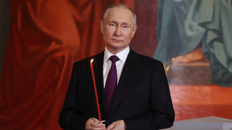 Руският президент Владимир Путин присъства на великденска служба в катедралата
