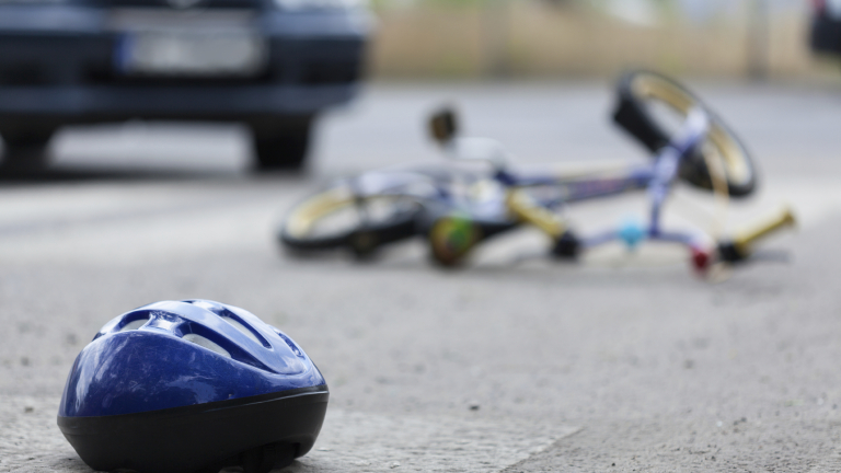50 годишен колоездач пострада при катастрофа в Асеновград  съобщава БНР Инцидентът е
